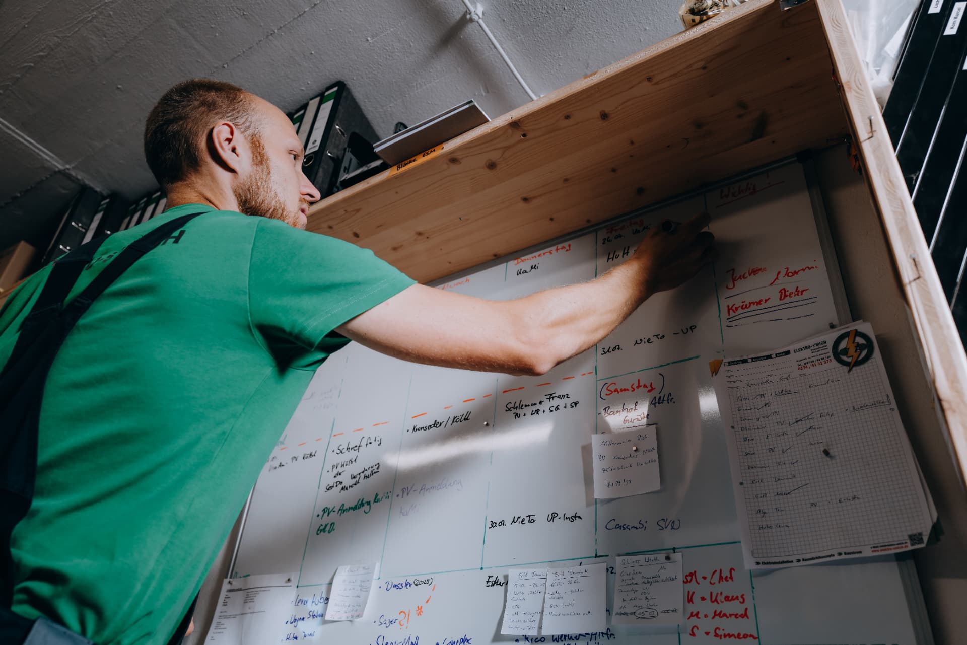 Wochenplanung am Einsatzboard von Elektro-s'Mich